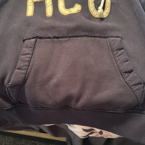 Hollister Sweatshirt - Picture 3 of 3